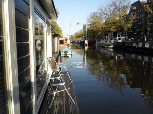 The Guest-houseboat