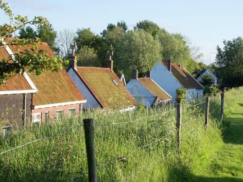 Cozy Holiday Home In Zonnemaire With Garden