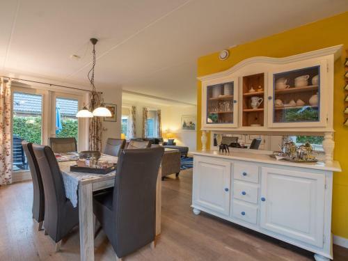 Cozy Holiday Home In Zonnemaire With Garden