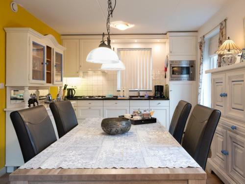 Cozy Holiday Home In Zonnemaire With Garden