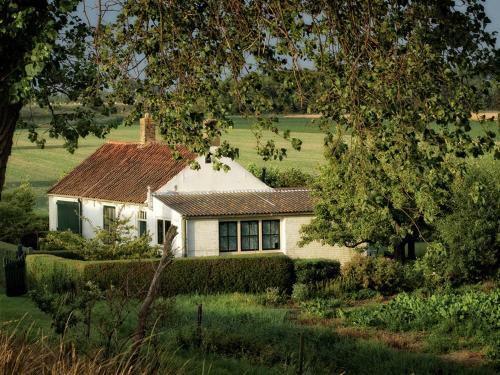 Cozy Holiday Home In Zonnemaire With Garden