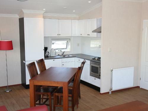 Hotel Holiday Home Type E.13