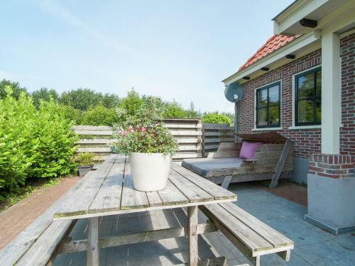 Modern Holiday Home In Schagerbrug With Jaccuzi