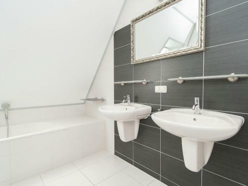 Modern Holiday Home In Schagerbrug With Jaccuzi
