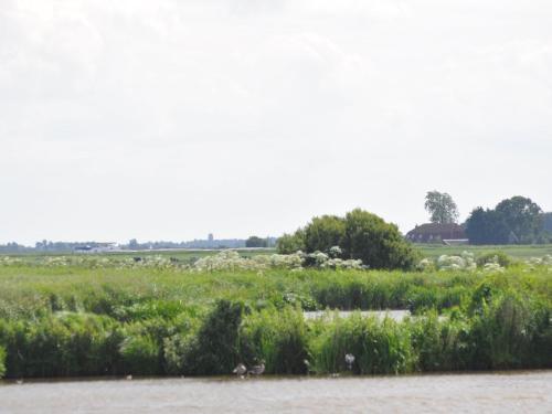 Splendid Waterfront Holiday Home In Uitwellingerga