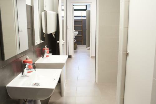 Cascais Cool Hostel Suites & Pool