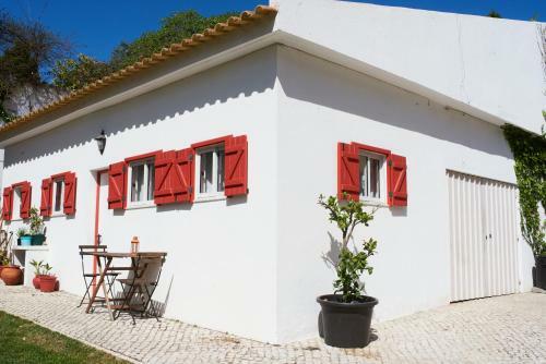 Cascais Cool Hostel Suites & Pool