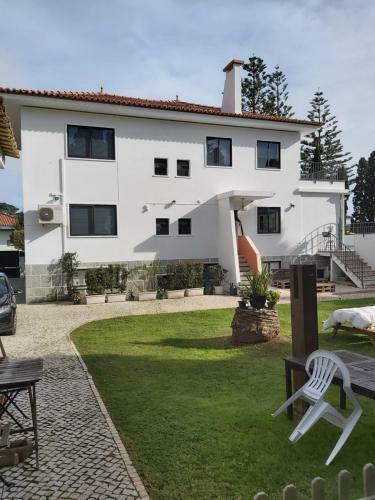 Cascais Cool Hostel Suites & Pool