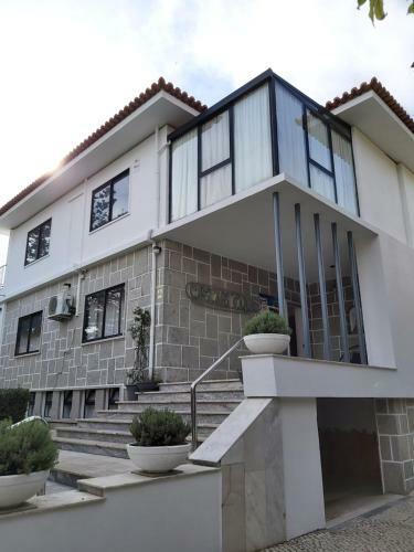 Cascais Cool Hostel Suites & Pool