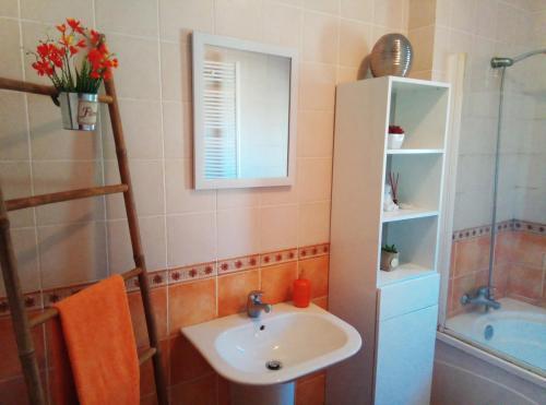 Hostal Aljezur Experiences Surf & Lounge House