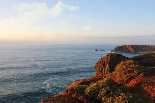 Hostal Aljezur Experiences Surf & Lounge House