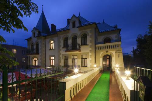 Bed & Breakfast Pensjonat Zamek Ders?awa