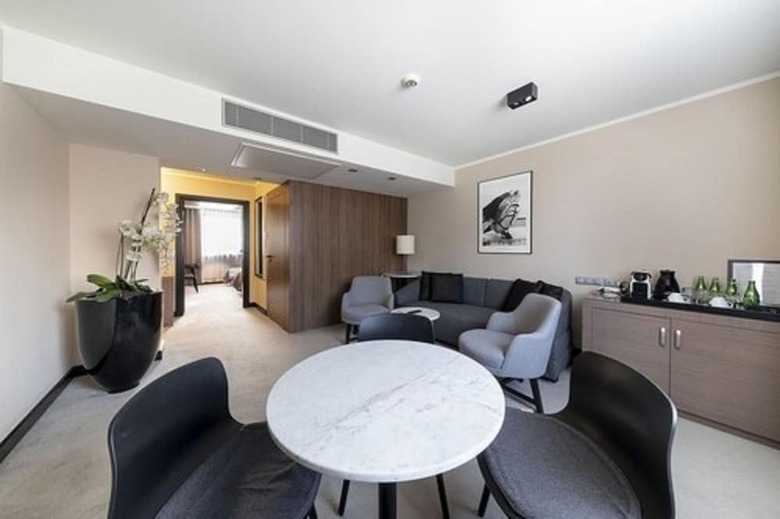 Ilonn Hotel