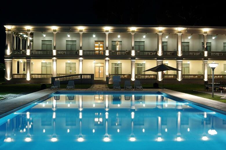Howard Johnson Sierras Hotel & Casino