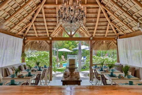 Mahona Hotel