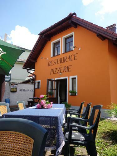 Hostal Penzion A Restaurace U Strnada