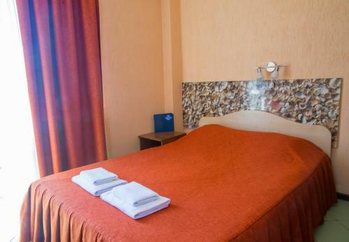 Ev Roshel Hotel