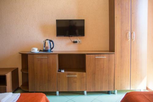 Ev Roshel Hotel