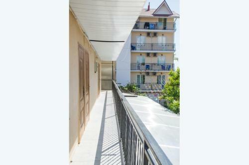 Ev Roshel Hotel