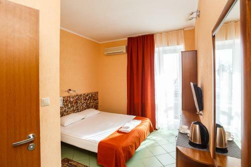 Ev Roshel Hotel