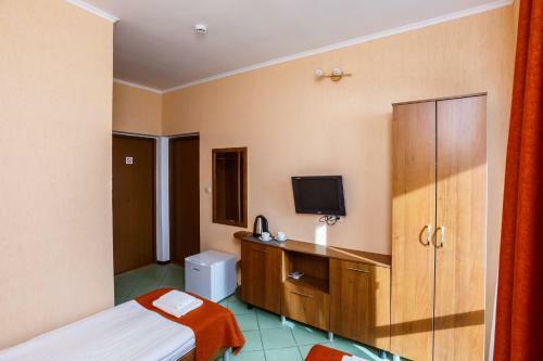 Ev Roshel Hotel
