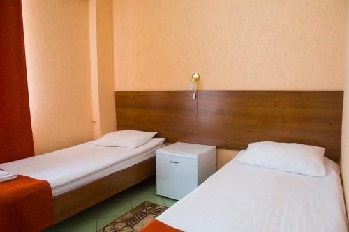 Ev Roshel Hotel