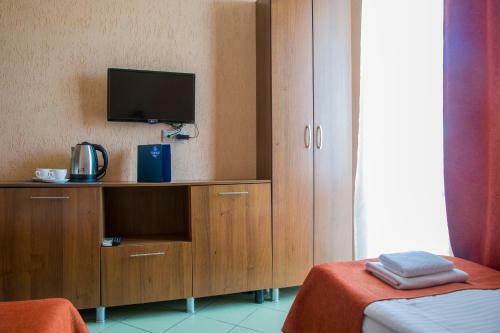 Ev Roshel Hotel