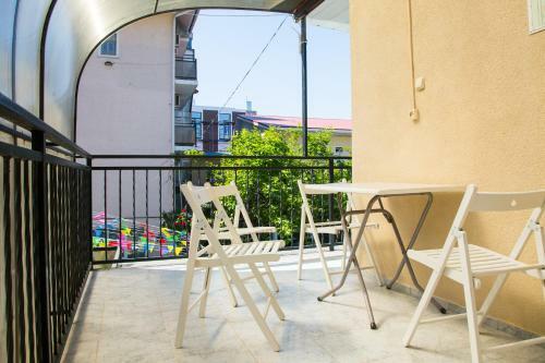 Ev Roshel Hotel