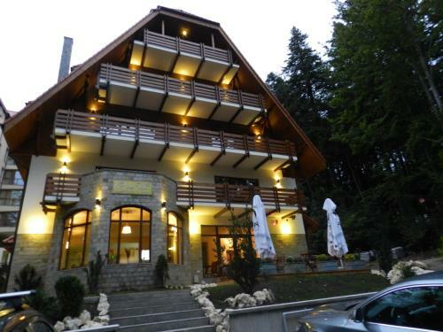 Hostal Opus Villa
