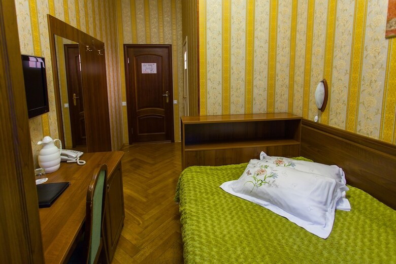 Hostal Zlatoust Hotel