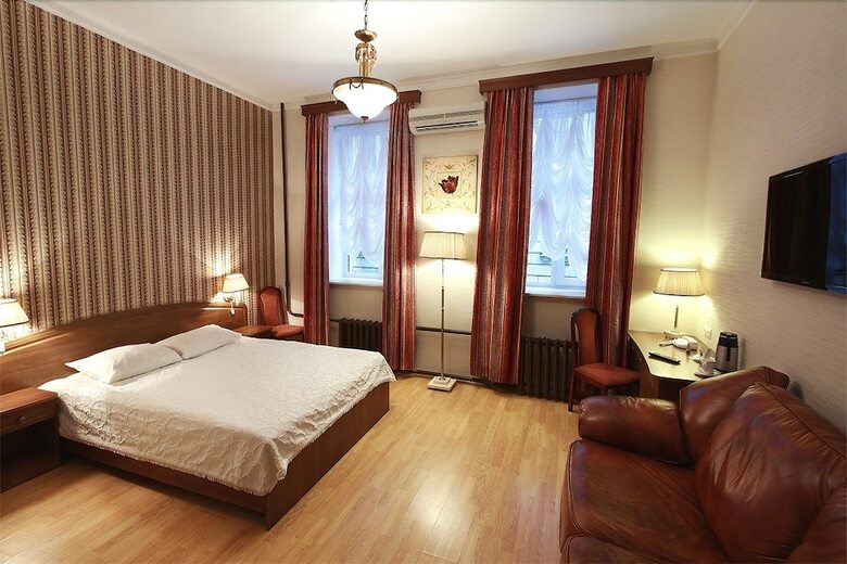 Hostal Zlatoust Hotel