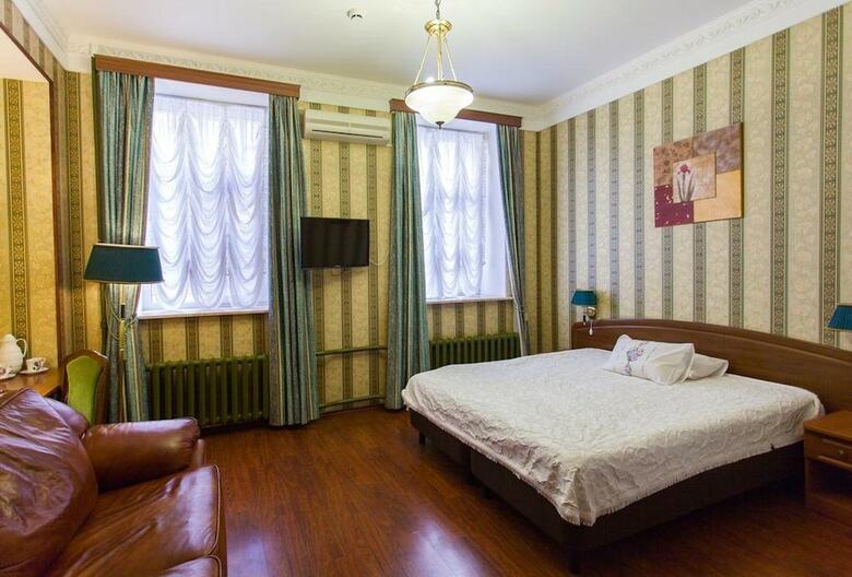 Hostal Zlatoust Hotel