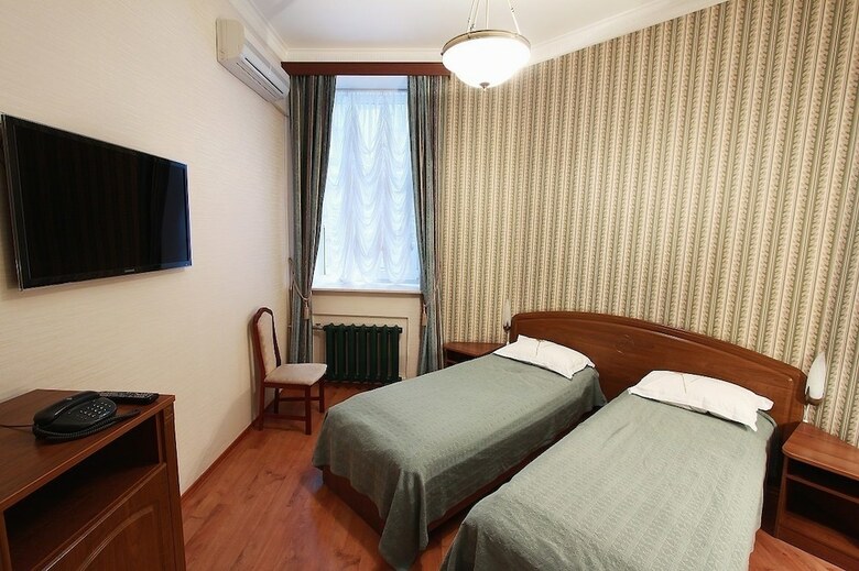 Hostal Zlatoust Hotel