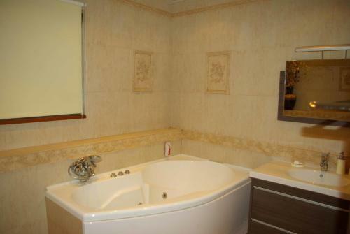 Hostal Omela Chalet