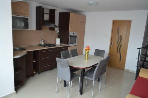 Csikos Apartment
