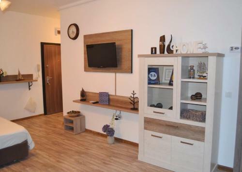 Argos Summerland Apartment