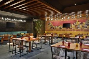 Alrayyan Hotel Doha, Curio Collection By Hilton