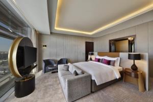 Alrayyan Hotel Doha, Curio Collection By Hilton
