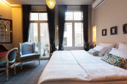 Hotel Diamonds And Pearls