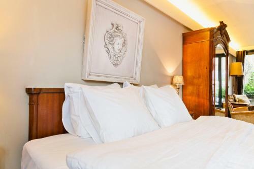 Hotel Diamonds And Pearls