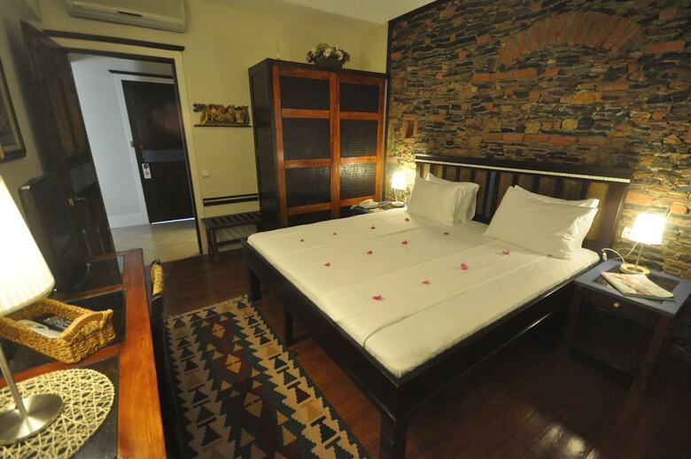 El Vino Hotel Suites