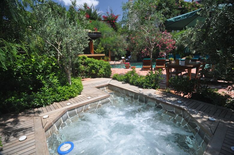 El Vino Hotel Suites
