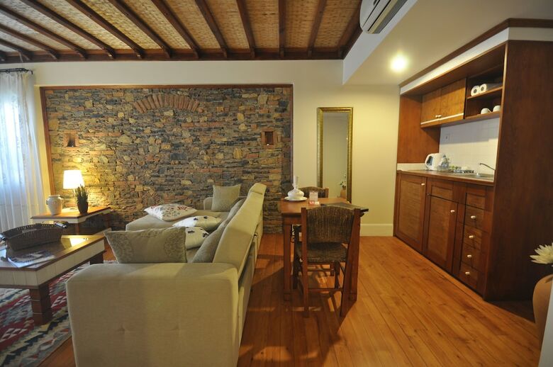 El Vino Hotel Suites