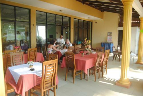 Posada Lily Restaurant And Inn