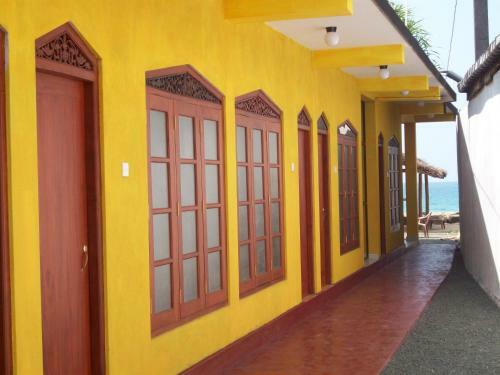 Hostal Malika's Yellow House