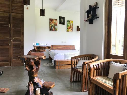 Villa Sooriya Weaving