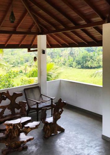 Villa Sooriya Weaving