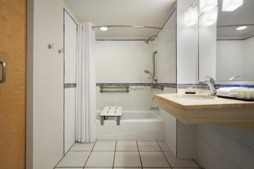 Hotel Embassy Suites Dorado Del Mar Beach & Golf Resort