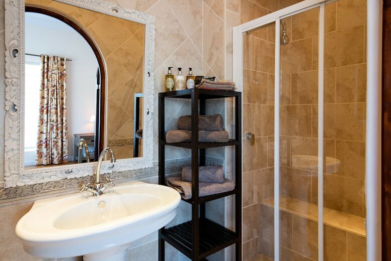 Bed & Breakfast African Tulip Guesthouse