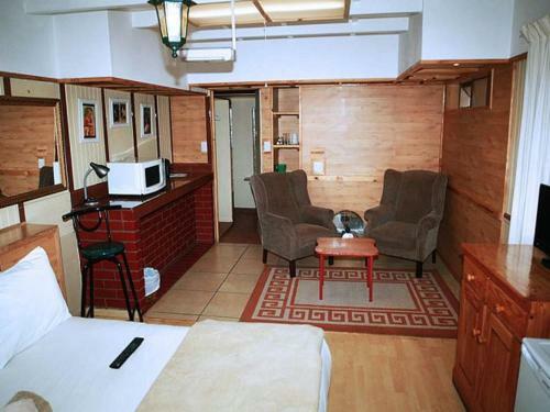 Hostal Tudor Lodge & Tours Cc